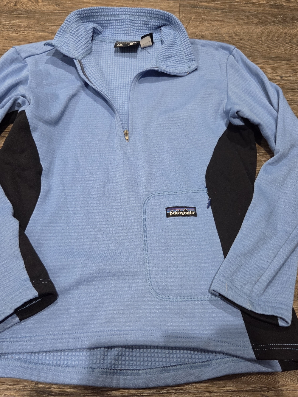 Patagonia Womens Light Blue Quarter Zip Pullover with Black Panels XS